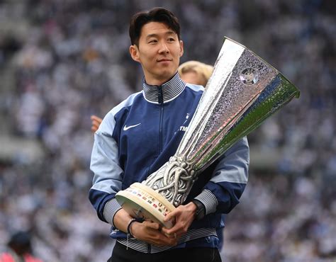 Heung-Min Son, Dél-Korea egyik legismertebb labdarúgója akcióban