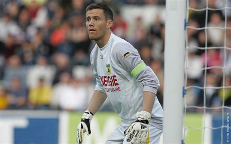 Mickaël Landreau (Nantes) és Réginald Becque (Calais) együtt emelik fel a Francia Kupa trófeáját
