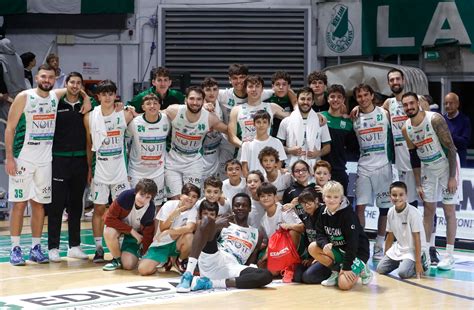 A Mens Sana Basket szurkolói a PalaEstra arénában