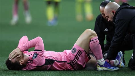 Egy futballista lábtörése egy súlyos szabálytalanság után