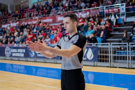 Kosárlabda játékvezető és edző kommunikációja