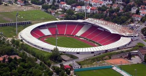 Crvena zvezda szurkolók menete a stadion felé