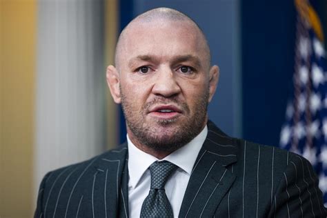 Conor McGregor aktív támadásban az első menetekben