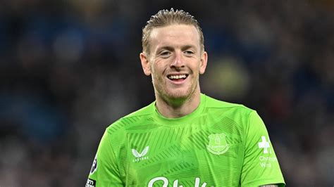 Jordan Pickford bravúros védése
