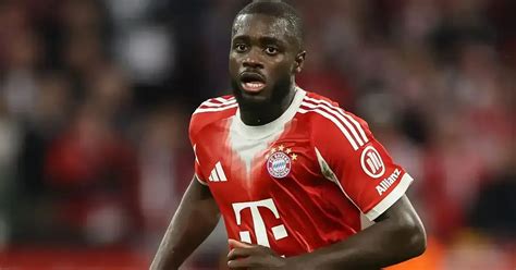 Dayot Upamecano a labdával