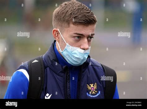Reece Devine a St Johnstone mezében edzésen