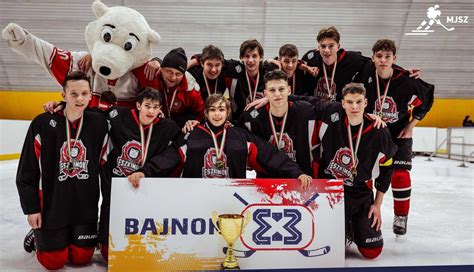 U16-os Nyugati Eszkimók bajnoki ünneplés