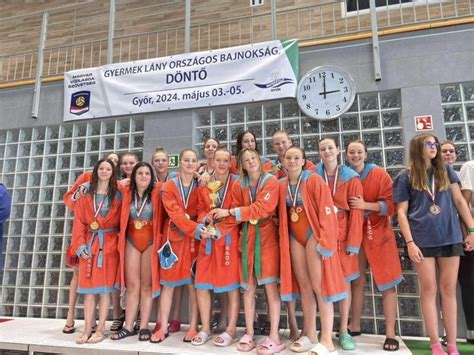 Csapatok a Dunaújvárosi Főiskola Sportcsarnokában