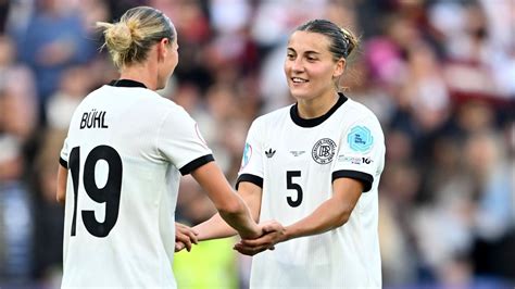Lea Schüller és Jule Brand gólöröme egy korábbi mérkőzésen