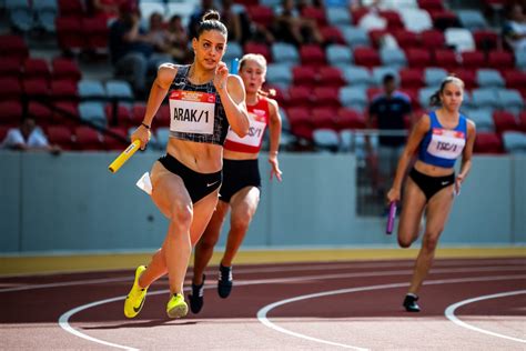 4x400m váltófutás befutó