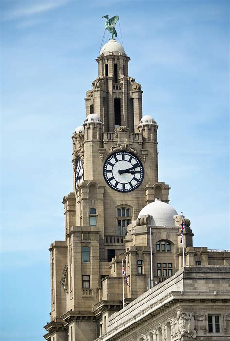 A Royal Liver Building és a Liver Bird szobrok