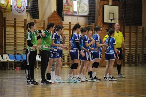Az Orosházi Kézilabda Club U18 lánycsapata a díjátadón