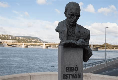 Bibó István emlékműve Budapesten