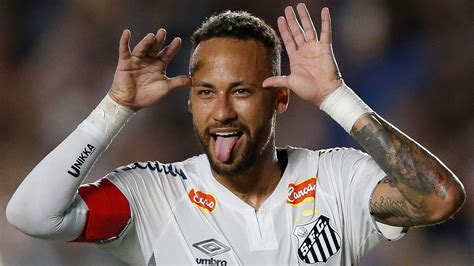 Fiatal Neymar a Santos mezében