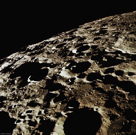 A Hold felszíne az Apollo 11 leszállóegységgel
