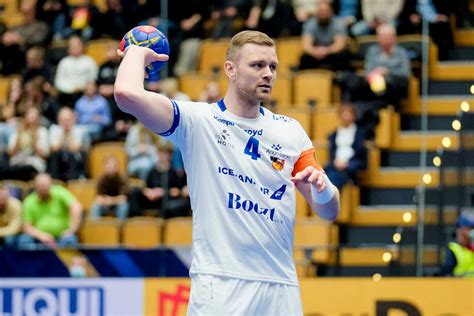 Aron Pálmarsson kézilabdázó akció közben