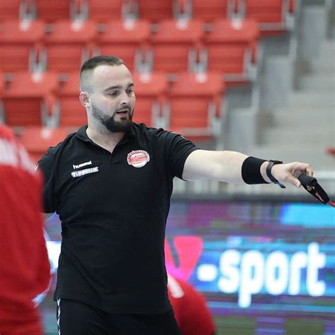 Kézilabdázók edzés közben a megyei utánpótlásban