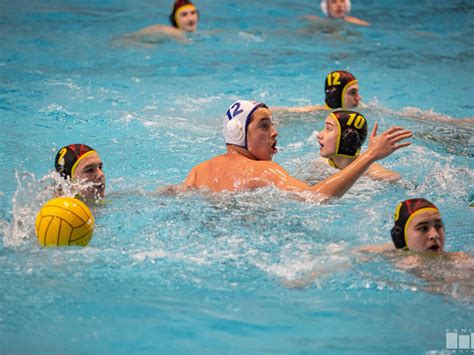 fiatal vízilabdázók edzése