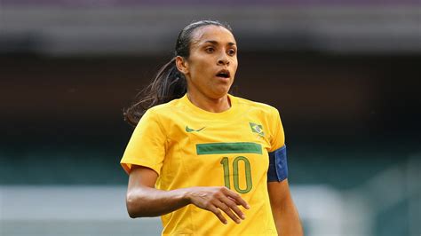 Marta labdarúgó Ronaldinho stílusú cselekkel