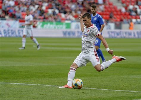 Herczeg András a DVSC kispadján egy mérkőzés közben