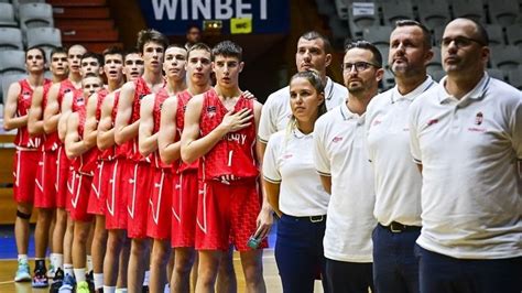 Magyar U19-es leány kosárlabda válogatott mérkőzés közben