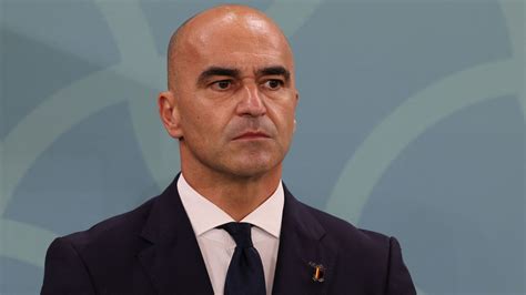 Edző és csapatbeszélgetés egy meccs előtt