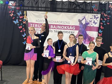 Táncosok mozgásban egy bajnokságon