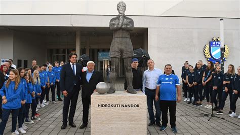 kép Hidegkuti Nándorról futballmezen