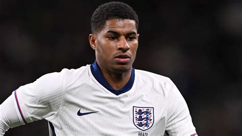 Marcus Rashford jótékonysági tevékenység közben