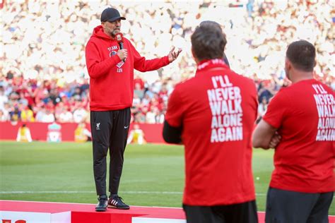 A Liverpool öltözőjének megosztottsága és a feszültség