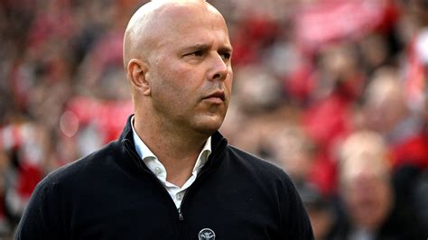 Arne Slot edzői filozófiája és a nyomás kezelése