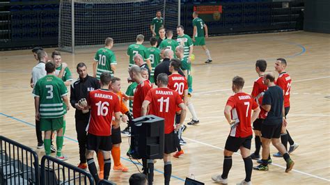 Csoportkép a Komárom-Esztergom megyei játékvezetők gáláján