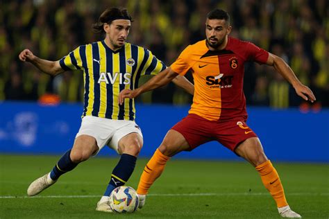 Galatasaray és Fenerbahce szurkolók a stadionban