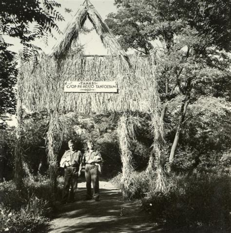 Levente oktatókat képző tábor bejárata, 1941