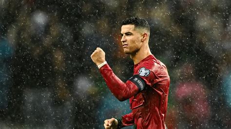 Cristiano Ronaldo a 2004-es Eb döntőjében Portugália mezében