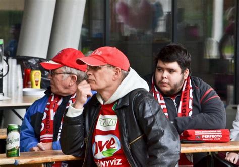 Vénaszkenneres beléptetési pont a stadionban