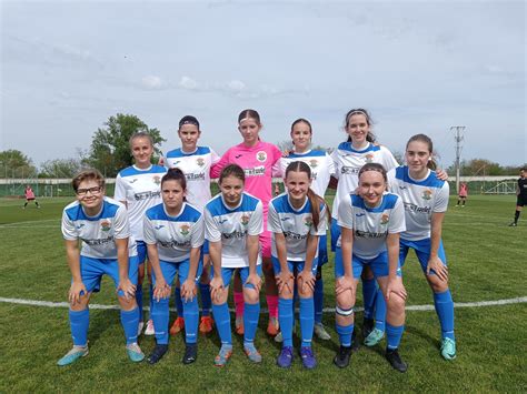Lány U16-os csapat a pályán
