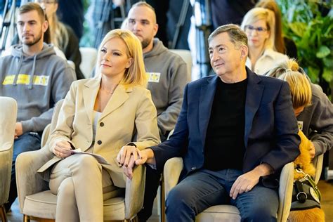 Mészáros Lőrinc és Várkonyi Andrea felcsúti apartmanház projektjének látványterve
