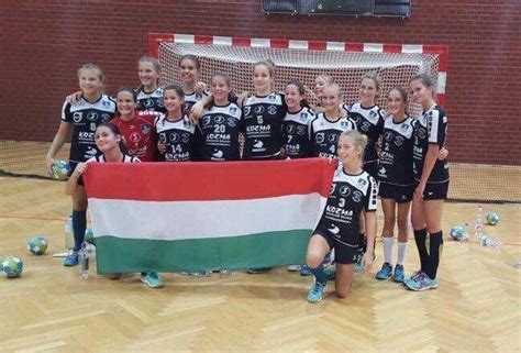 A Szombathelyi Kézilabda Klub és Akadémia csapata ünnepel