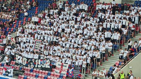 Videoton szurkolók a lelátón