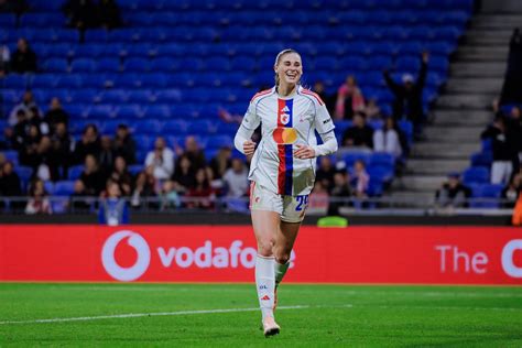 Jule Brand szerzi a Lyon győztes gólját