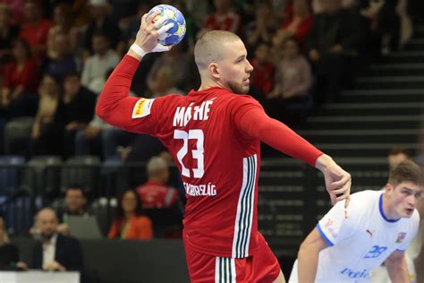 Máthé Dominik kézilabdázik