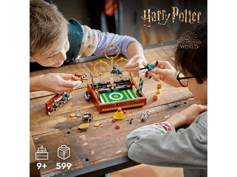 Zöld háttér előtt forgató Harry Potter kviddics jelenet