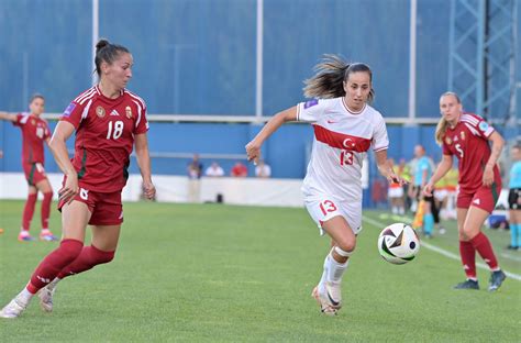 Kovács Laura és Birgül Sadikoglu egy magyar-török női Eb-selejtezőn