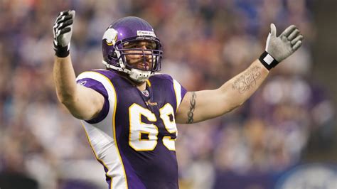 Jared Allen a pályán a #69-es mezben