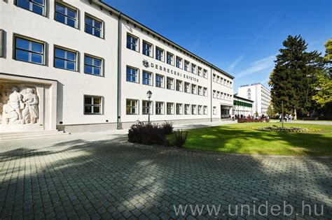 A Debreceni Egyetem Böszörményi úti campusán felújított DASE futópálya