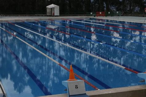 FINA logó egy úszómedence mellett