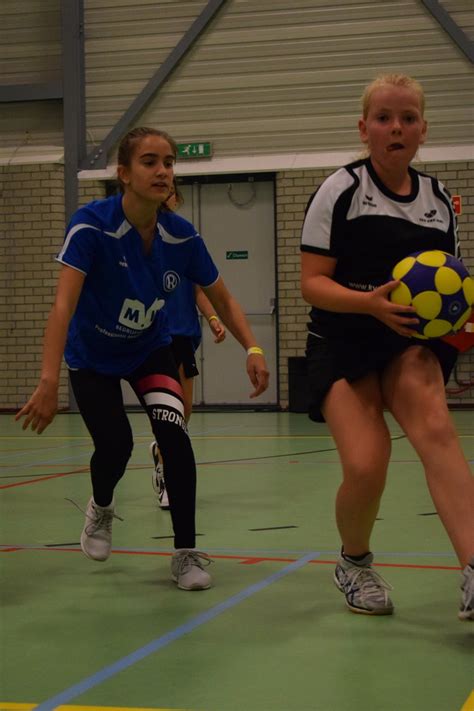 Korfball pálya és játékosok