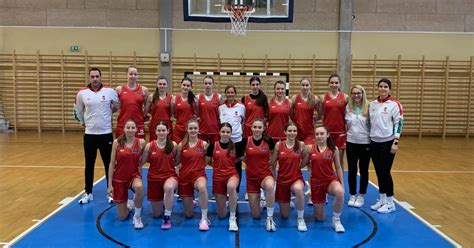 U16-os leány kosárlabda-válogatott edzésen