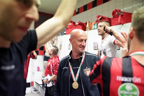 A Videoton játékosai a Szuperkupa átadóján
